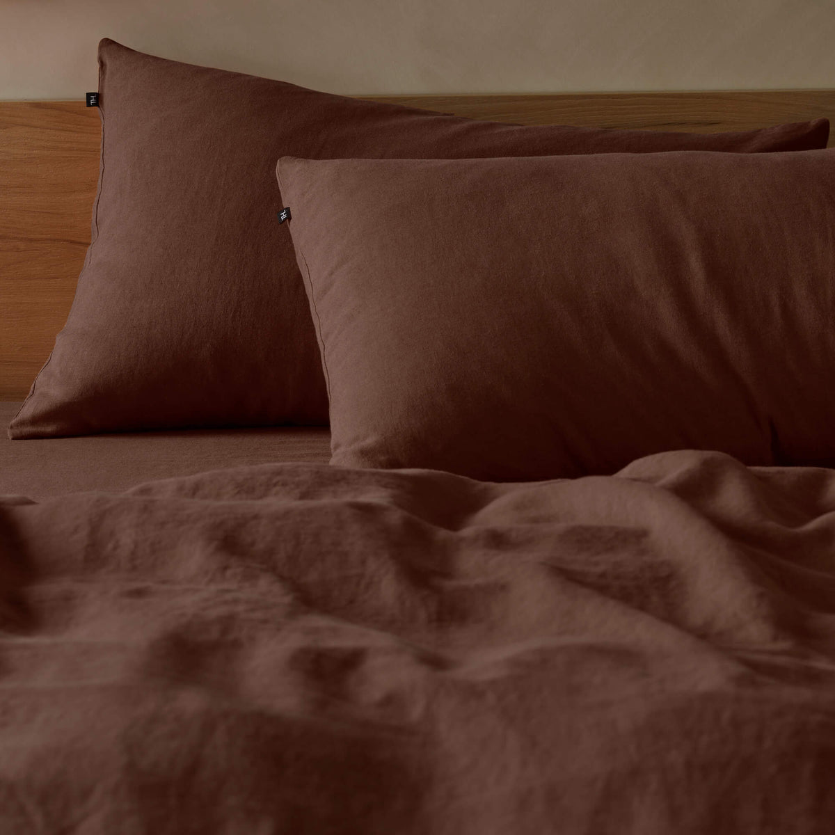 The Honest Label Pure Linen Standard Pillowcase (2 Pack) in Cacao with brown tones pillowcase product view THL product image 1