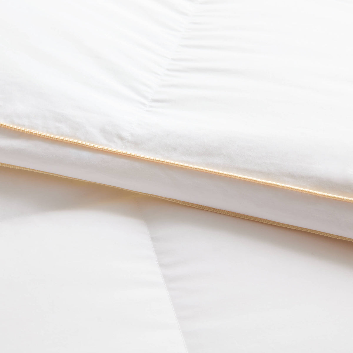 The Honest Label Chamonix Luxury French 90/10 Goose Down Quilt home bedding styled bedroom view THL product image 4