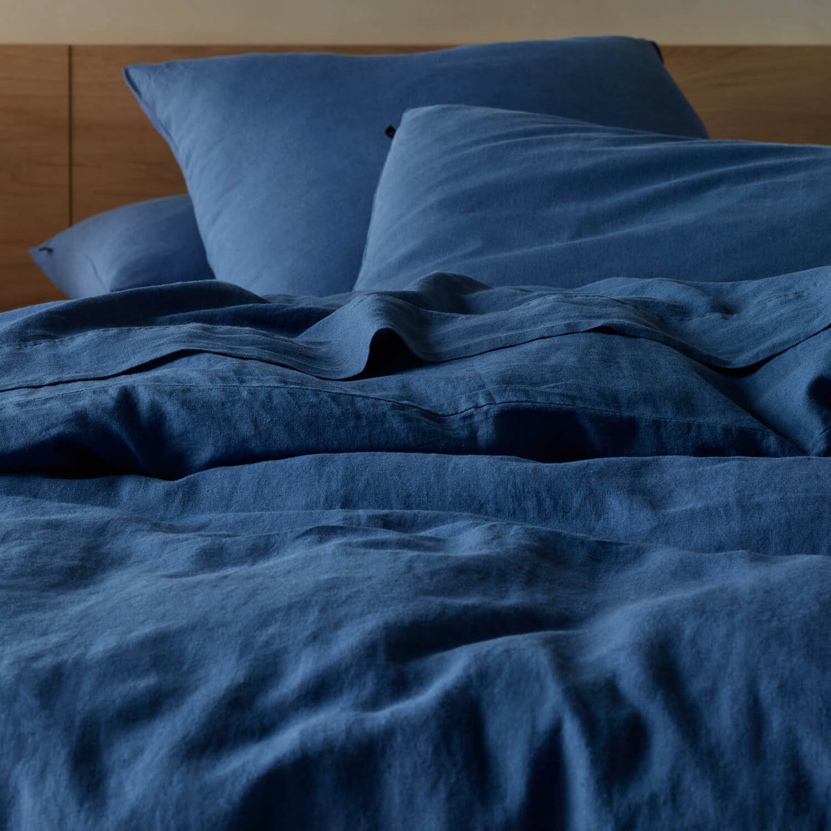 The Honest Label Pure Linen European Pillowcase in Ocean Blue with blue tones pillowcase close up detail THL product image 1