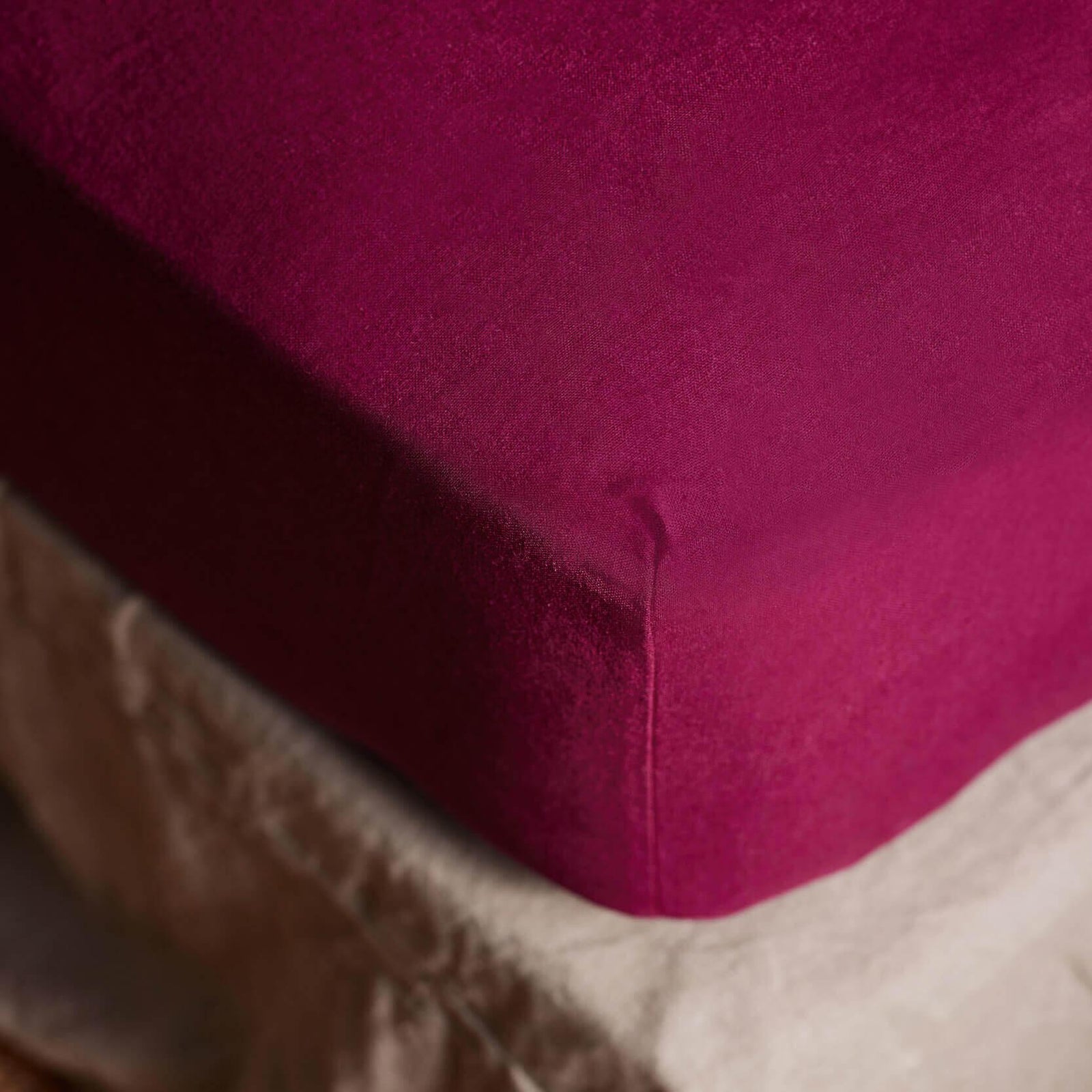 The Honest Label Pure Linen Fitted Sheet in Magenta with pink tones fitted sheet product view THL product image 1