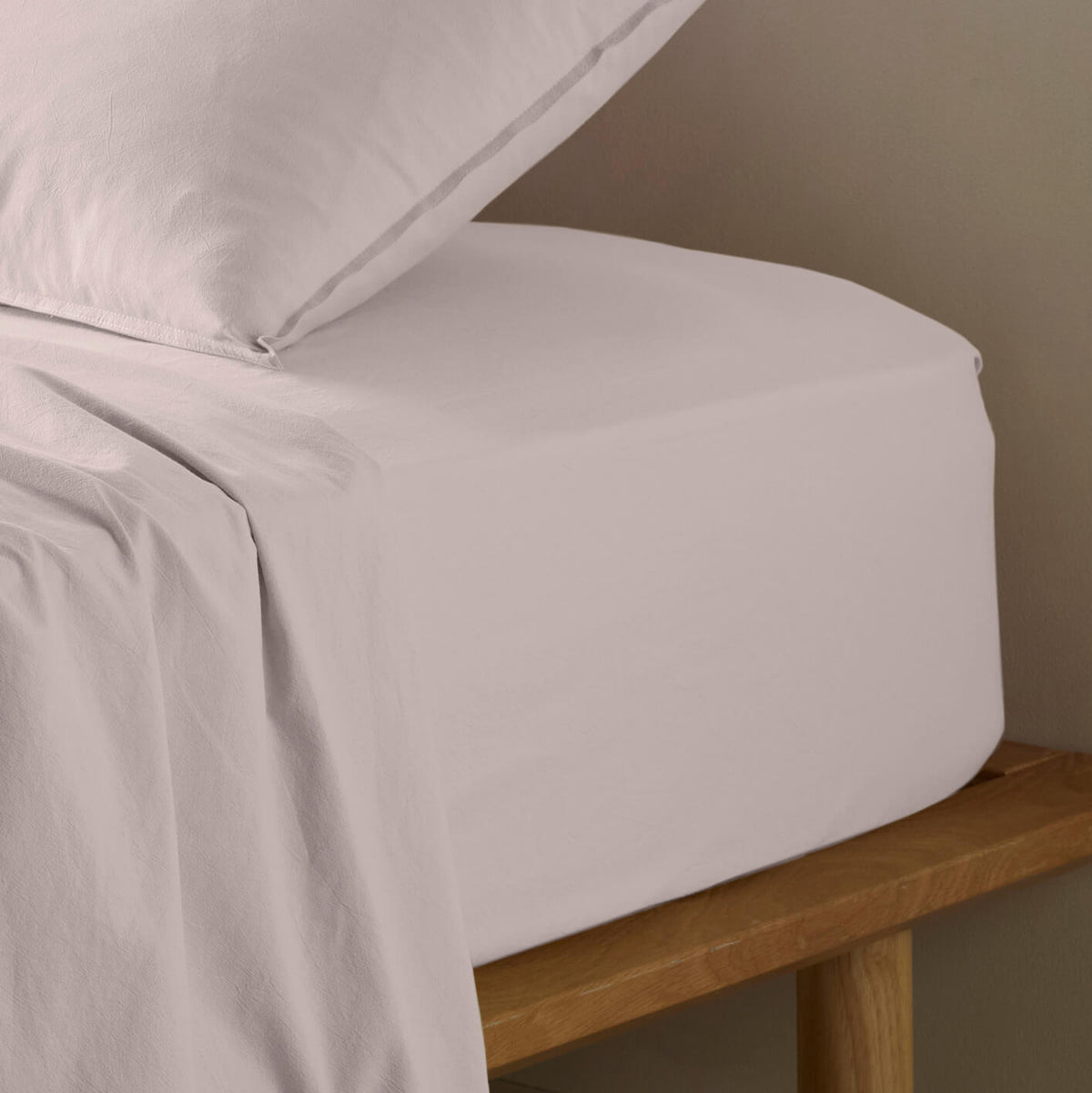 The Honest Label Washed Cotton Fitted Sheet in Blush with pink tones fitted sheet close up detail