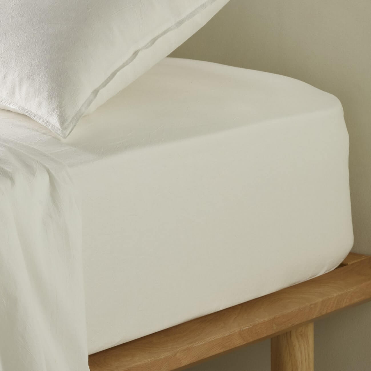 The Honest Label Washed Cotton Fitted Sheet in White with white tones fitted sheet close up detail