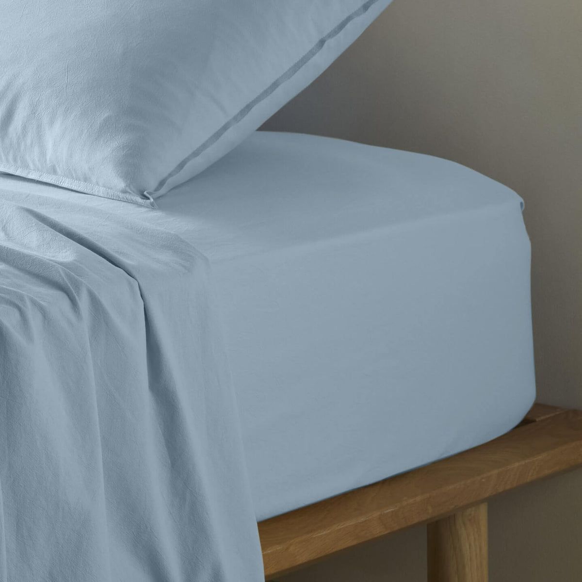 The Honest Label Washed Cotton Fitted Sheet in Skye with blue tones fitted sheet close up detail