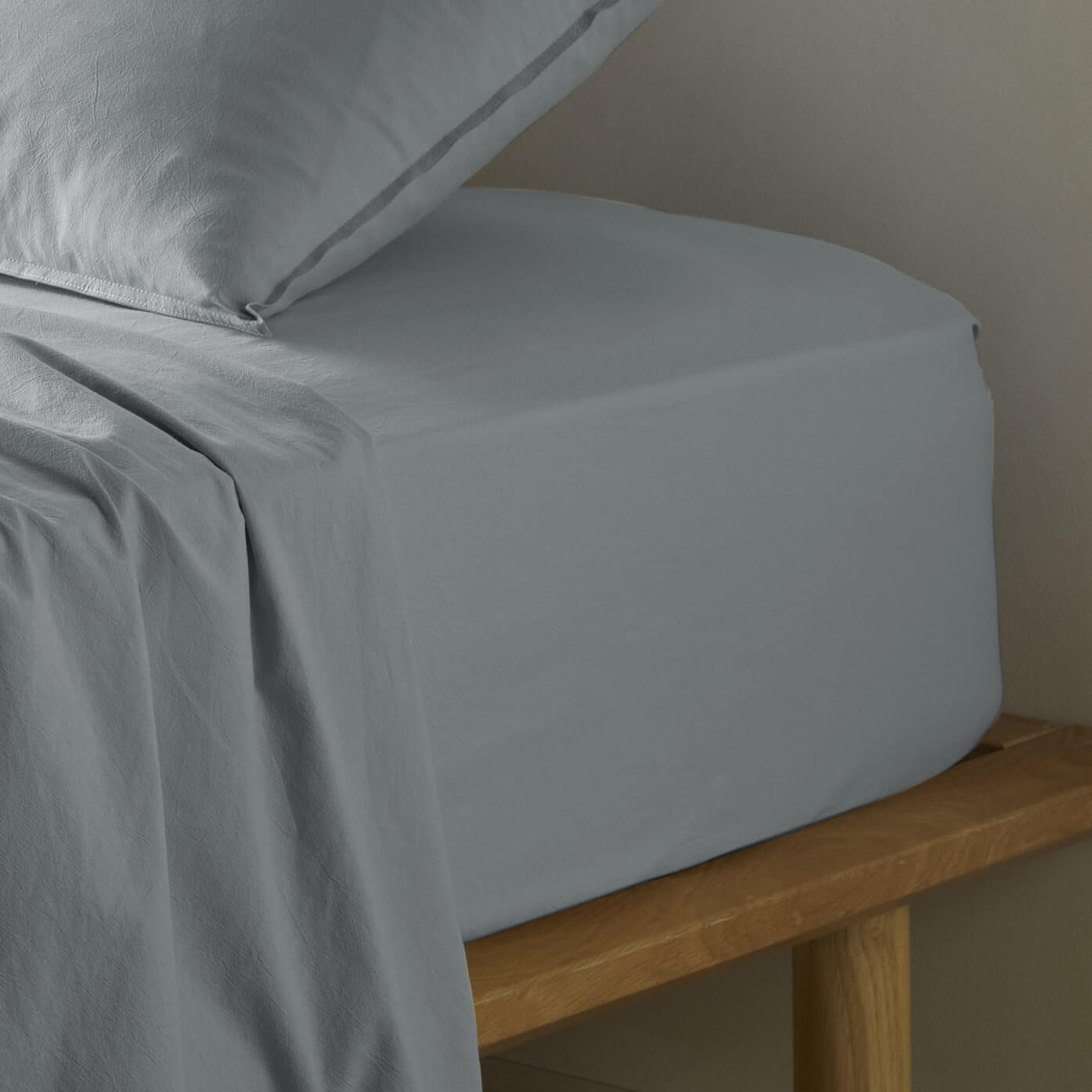 The Honest Label Washed Cotton Fitted Sheet in Slate with grey tones fitted sheet close up detail