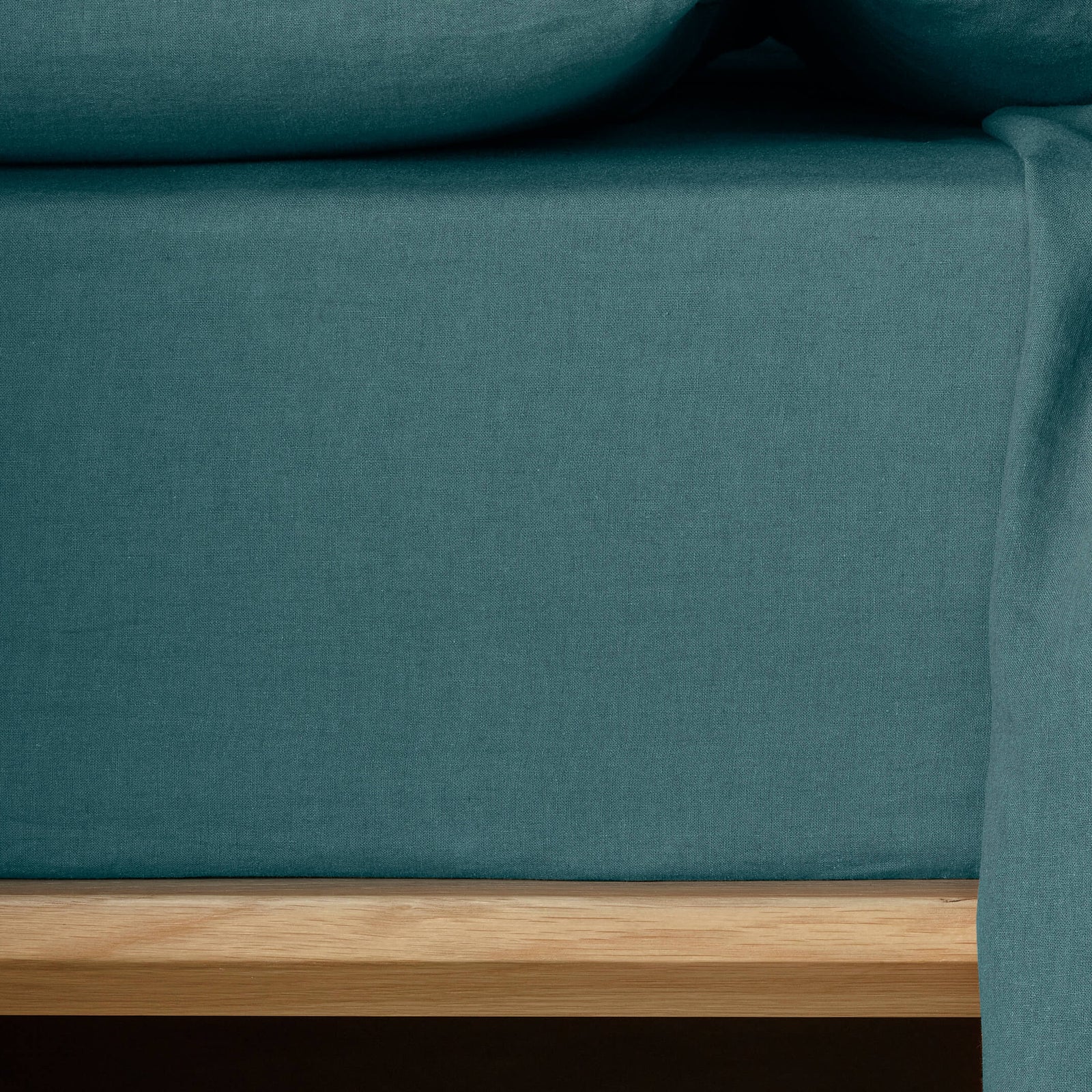 The Honest Label Pure Linen Fitted Sheet in Teal with green tones fitted sheet close up detail